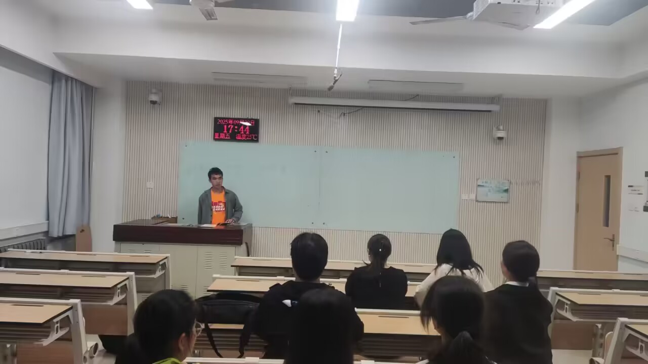 郭永超在例会对文体方面进行交流分享.jpg